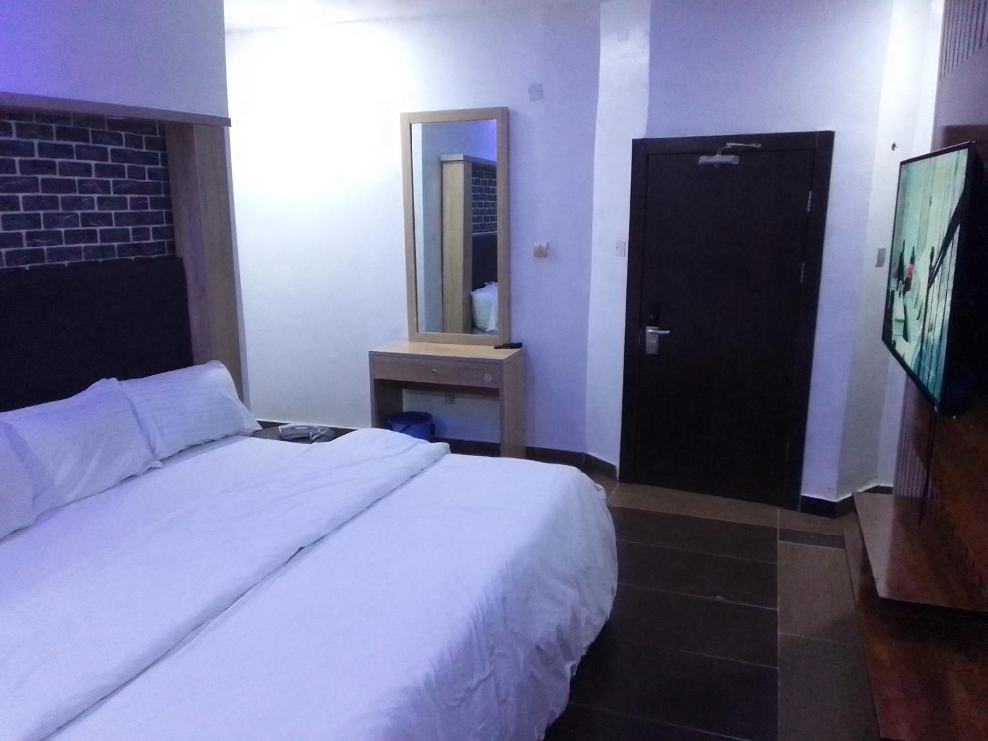 Exclusive Mansion Lekki Phase 1 Hotel Ilado Exterior photo